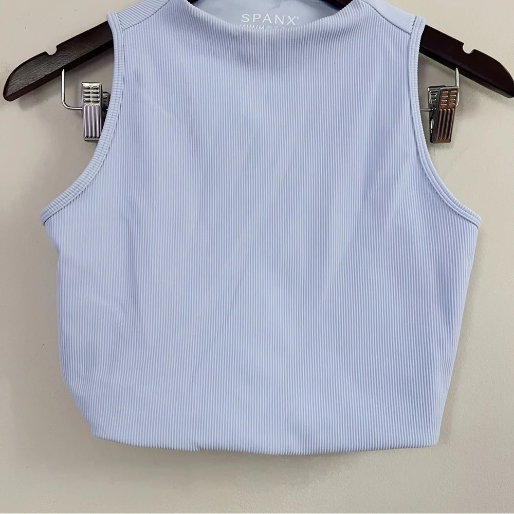 Spanx Contour Rib Mock Neck Crop Top in Light Blue Sleeveless Size Medium - Picture 3 of 8